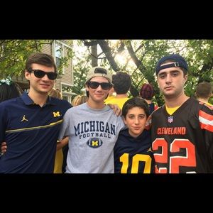 Meet your Posher, Sam